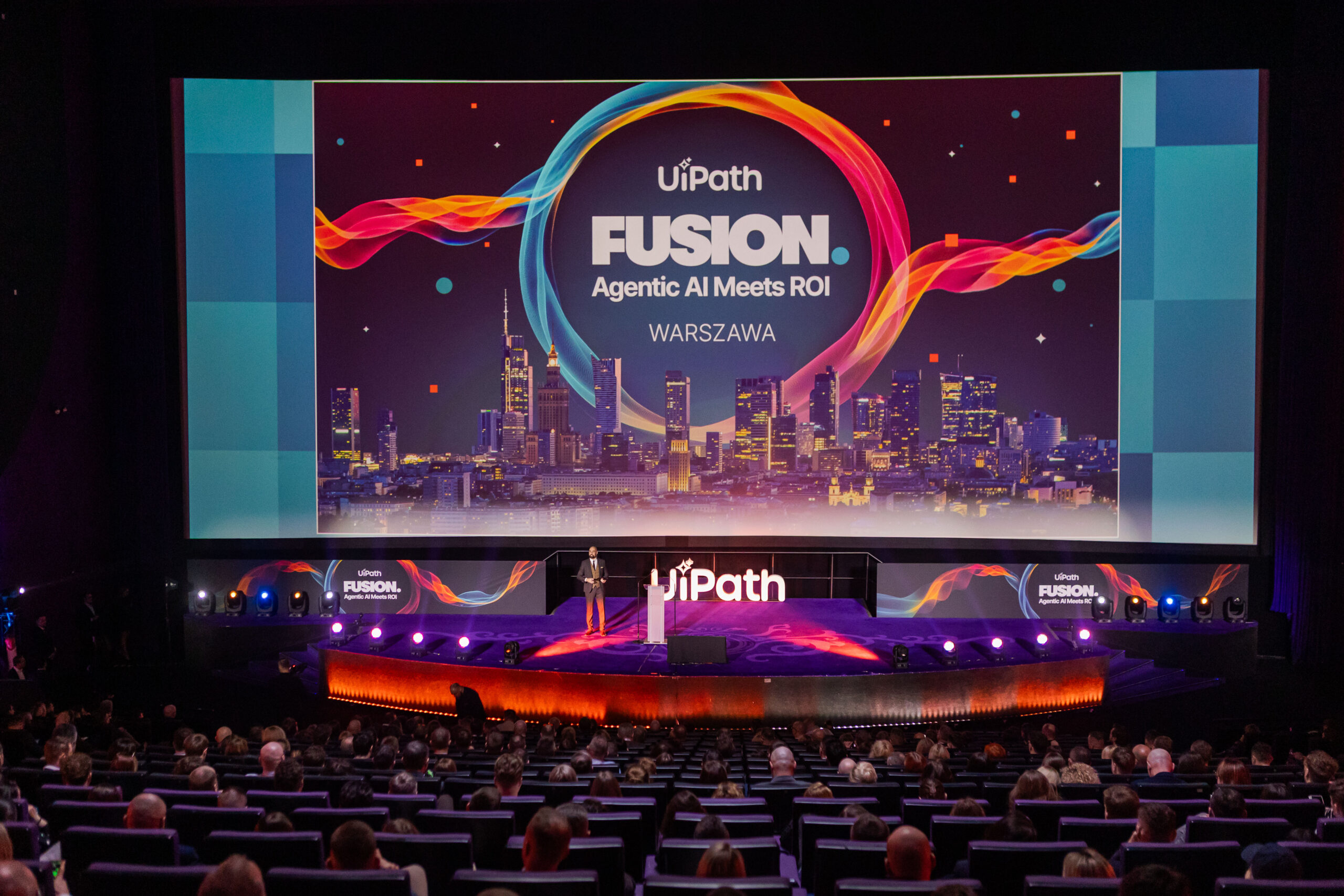 Konferansjer na konferencji technologicznej